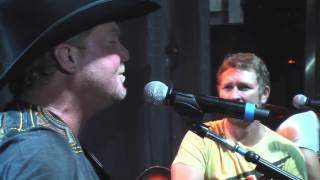 Front Row Friday: Tracy Lawrence - Paint Me A Birmingham With Craig Morgan (2014)